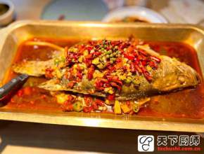 红福桂鱼（成都时尚餐吧特色菜品）附自制辣油的制法